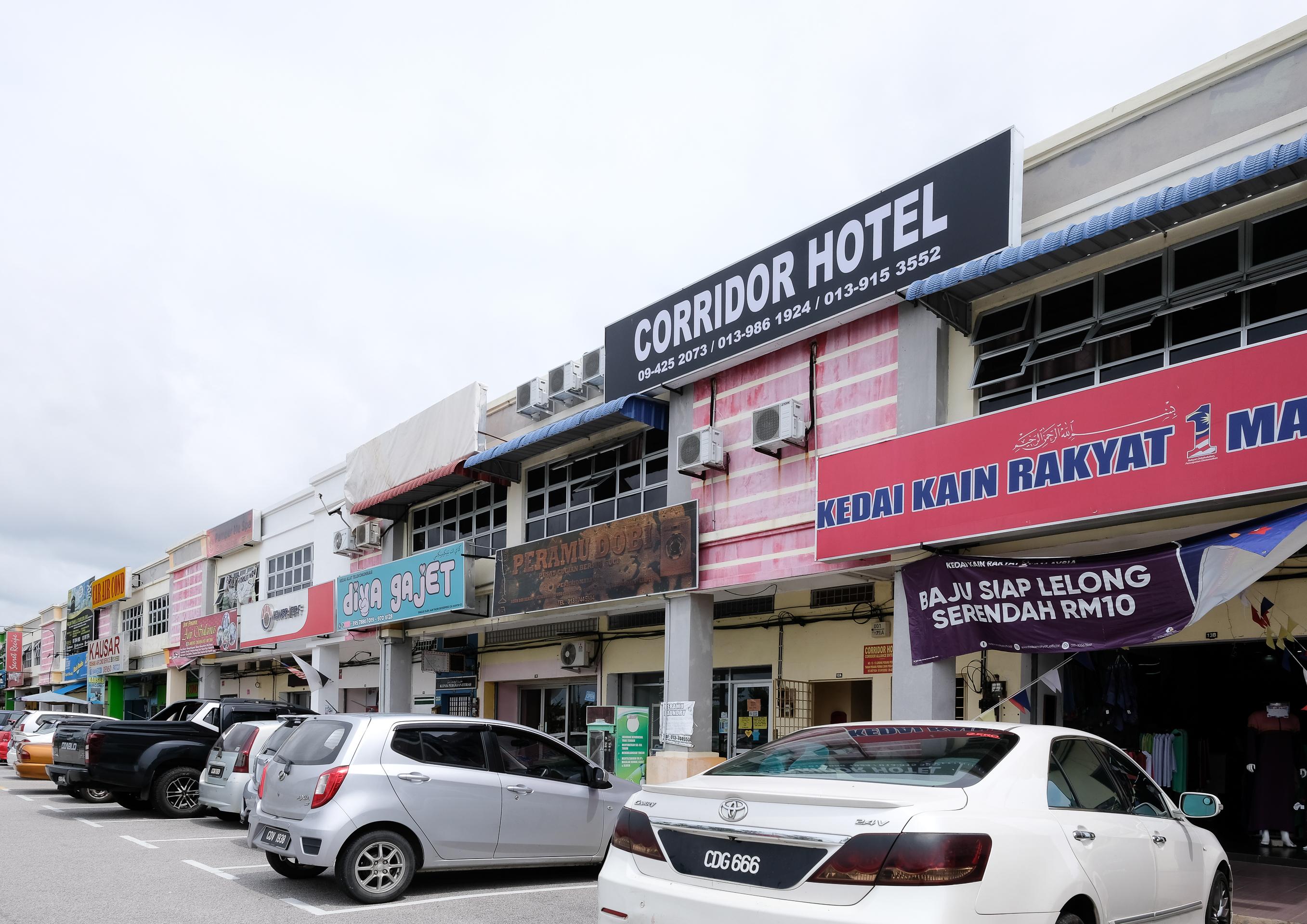 Super Oyo 720 Corridor Hotel 2 Pekan Ngoại thất bức ảnh